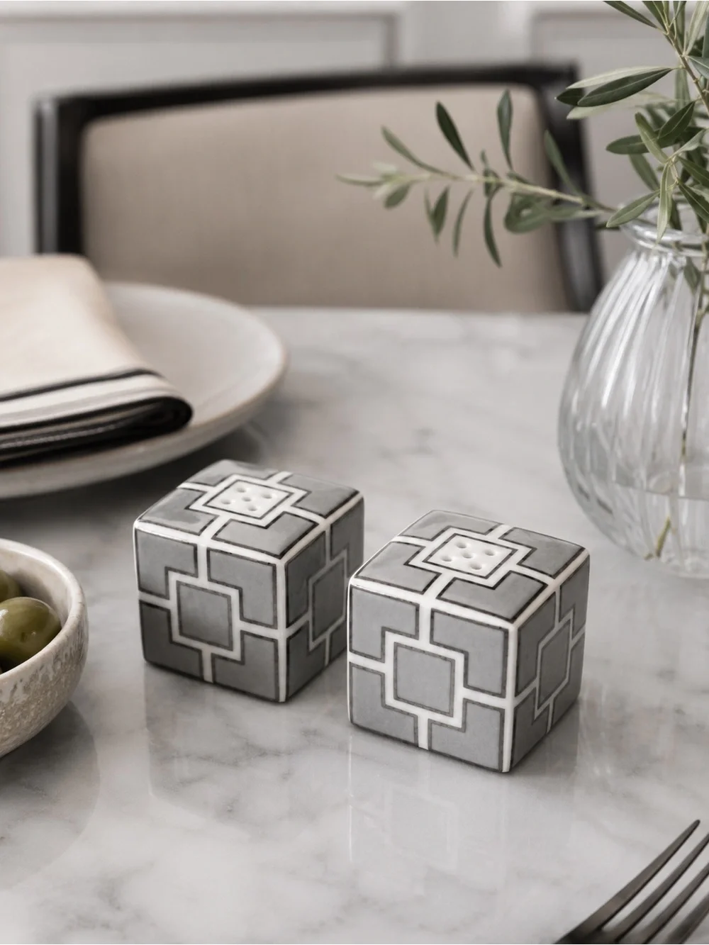 JONATHAN ADLER 2-pcs Geometric Porcelain Cube Salt & Pepper Shakers #0702261